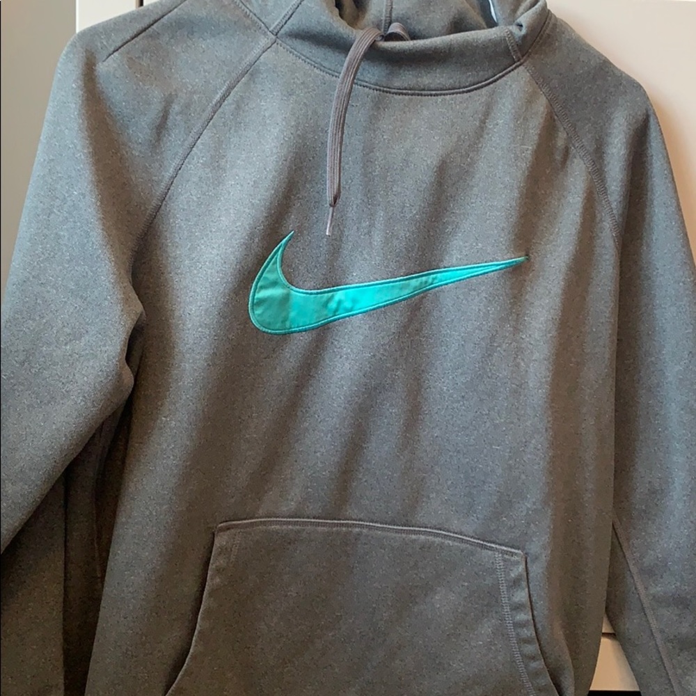 NIKE DRI FIT SWEATSHIRT